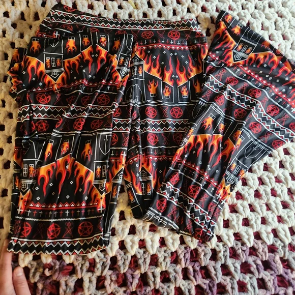 Too Fast Red and Black Pentagram Leggings - Picture 2 of 5